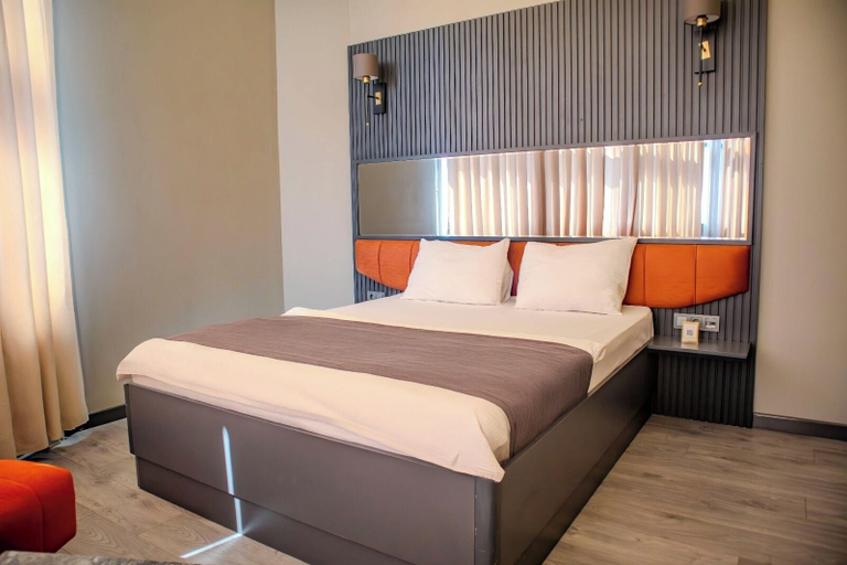 Others 5, 216 Palace Suites, Kartal