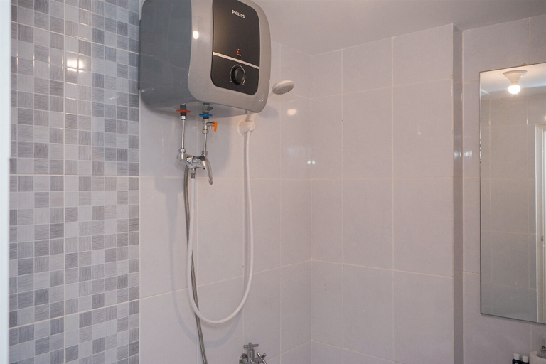 Bathroom 3, Minimalist 1Br With Extra Room Tokyo Riverside Pik 2 Apartment, Tangerang
