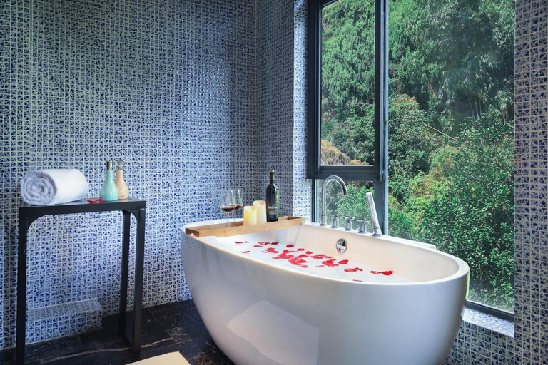 Bathroom, Yangshuo Lijiang Island Riverside Resor, Guilin