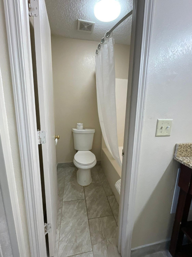 Bathroom 2, DELUXE INN, Kosciusko