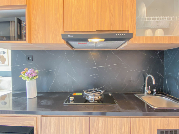 Private kitchen 4, Comfy Studio Room At Podomoro Golf View Apartment, Bogor