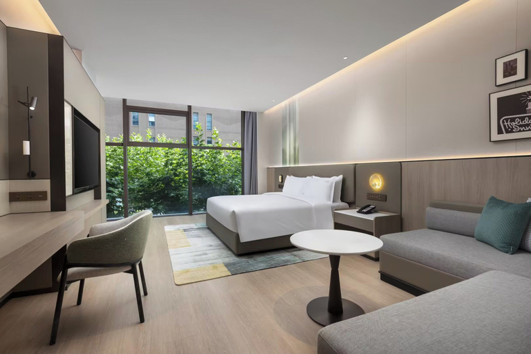 Bedroom 2, Holiday Inn Hotel & Suites Shanghai Changfeng by IHG, Shanghai