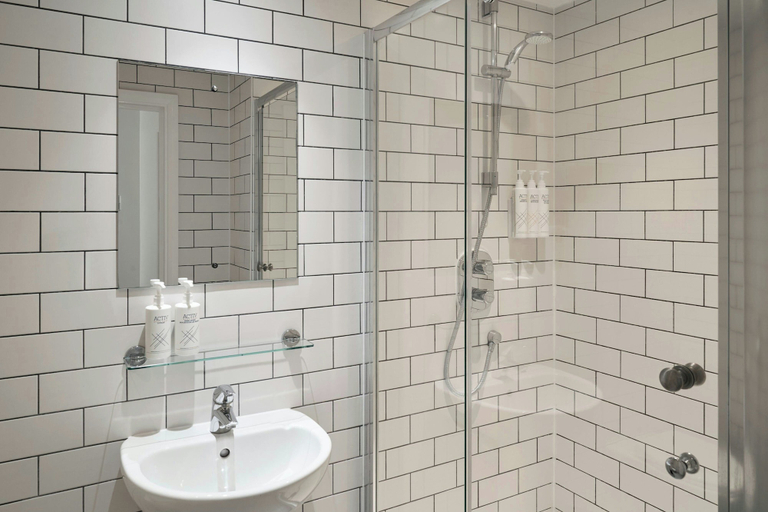 Bathroom 4, The Kings Hotel, Brighton and Hove