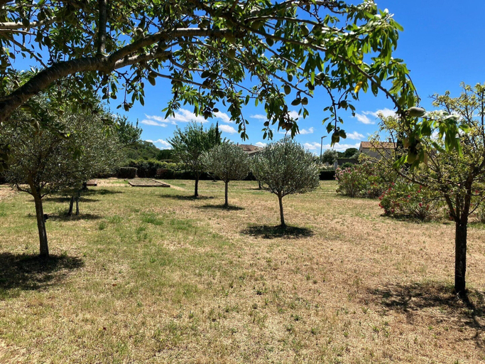 Garden, Villa With Private Pool and Jacuzzi, Hérault