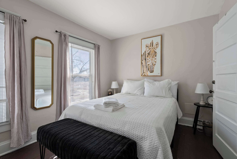 Bedroom 2, OSU 6BR | 2 Private Homes | Sleeps 12, Franklin