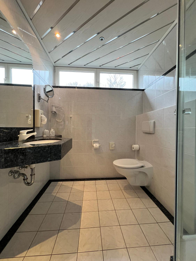 Bathroom 3, Panorama Hotel Heimbuchenthaler Hof, Aschaffenburg