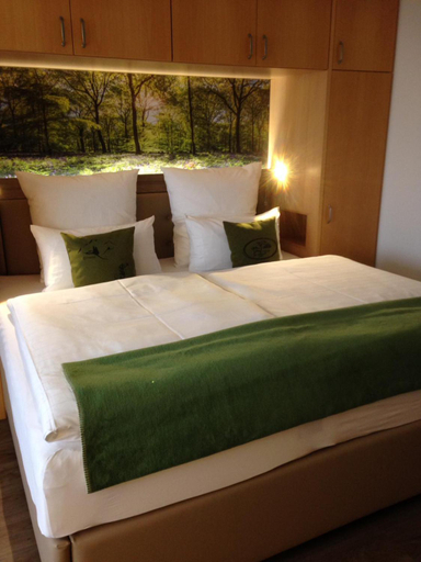 Bedroom 2, Appartment Hotel Victoria, Passau