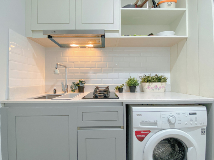 Private kitchen 2, Pleasant Studio Room At Gold Coast Apartment, Jakarta Utara