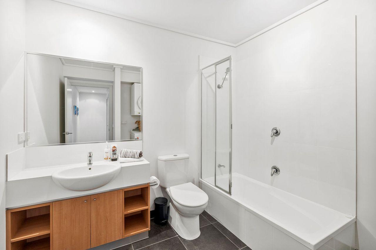 Bathroom 3, Apartment 5 Pacific Apartments, Surf Coast - West