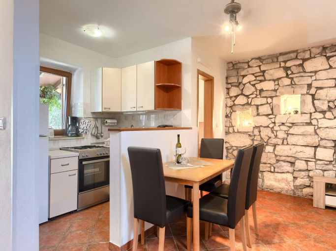 Others 5, Holiday Home in Segotici with Private Pool, Marčana