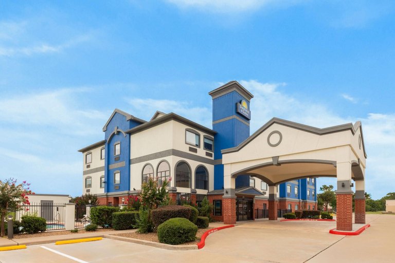 Exterior & Views 2, Days Inn & Suites by Wyndham Sam Houston Tollway, Houston
