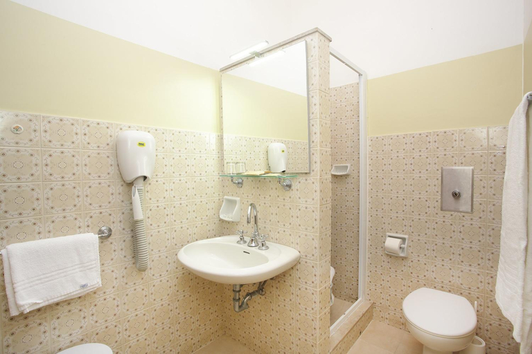 Bathroom 3, Hotel President, Teramo