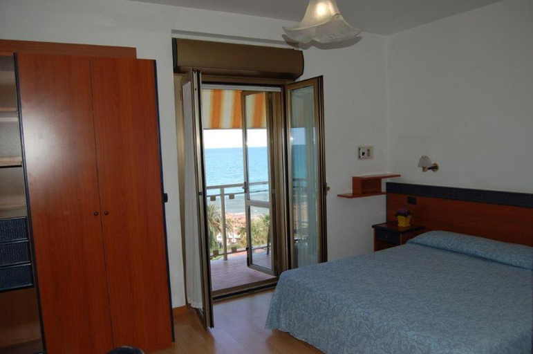 Bedroom 2, Hotel Tassoni Maison, Teramo