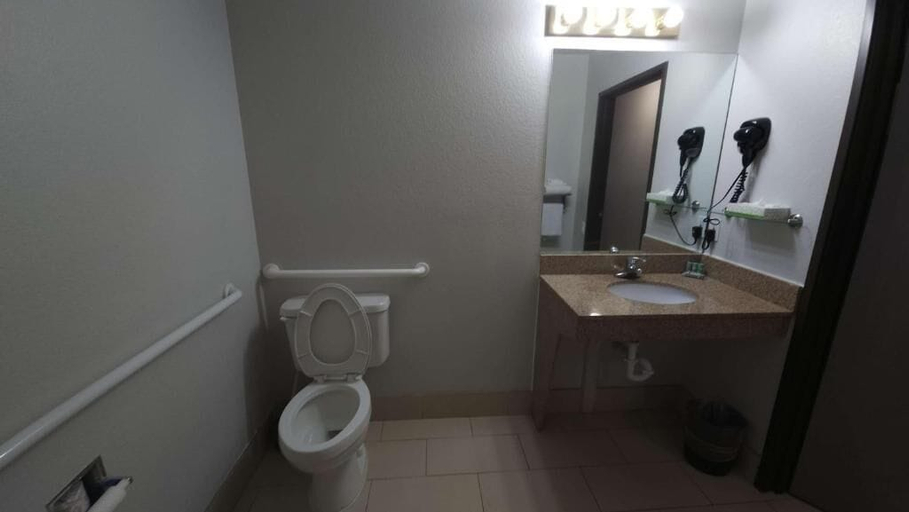 Bathroom 3, West Valley Inn, Salt Lake