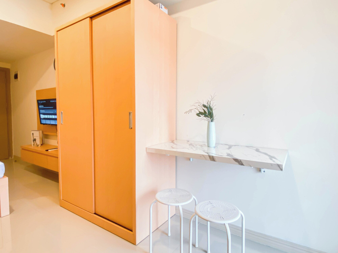 Bedroom, Comfy Stay Studio Room At Meikarta Apartment, Cikarang