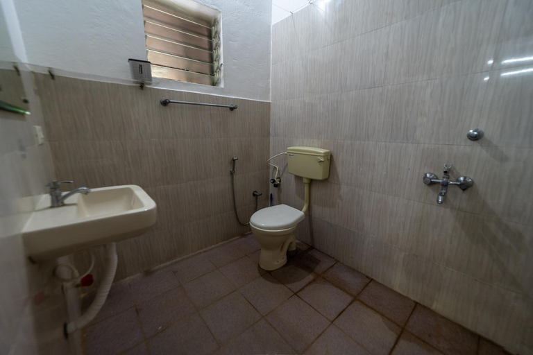 Bathroom 2, Aurovidya Retreat, Viluppuram