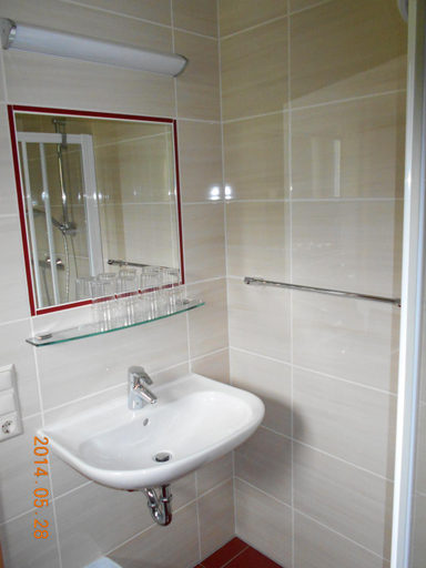 Bathroom 2, Pension Da Capo, Murau