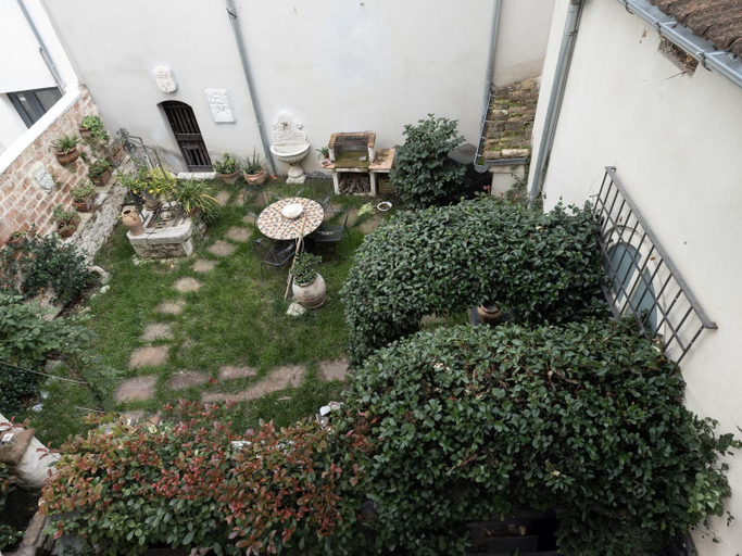 Others 3, Menhir Rooms, Campobasso