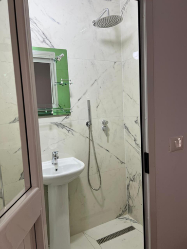 Bathroom 3, Hotel Kalaja, Shkodrës