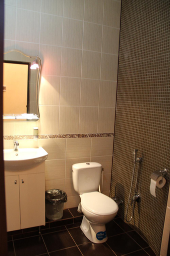 Bathroom 2, Hotel Meduza, Kharkivs'ka