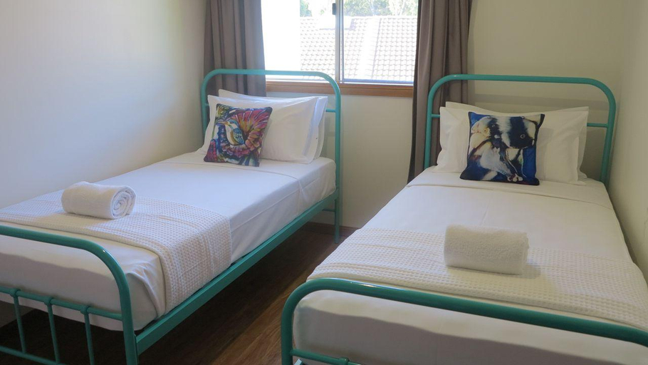 Bedroom 2, Island Magic Townhouse 5, Magnetic Island
