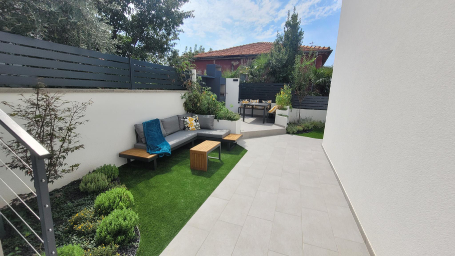 Others 3, Urban Oasis - private fenced garden with BBQ area, Rijeka