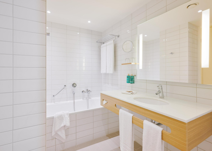Bathroom 5, Lufthansa Group Hotel & Campus Seeheim, Darmstadt-Dieburg
