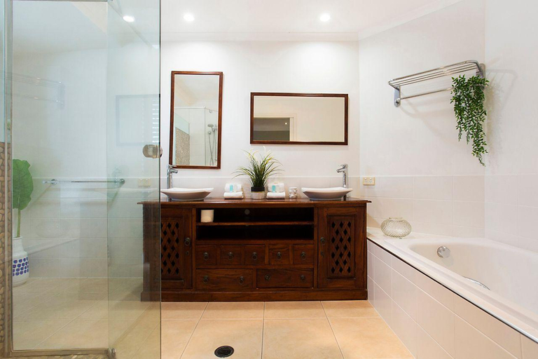 Bathroom 3, La Vida, Gold Coast