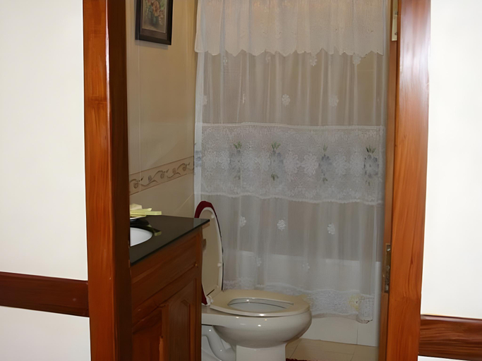 Bathroom 2, Nokor Lucky Apartment, Phnom Penh