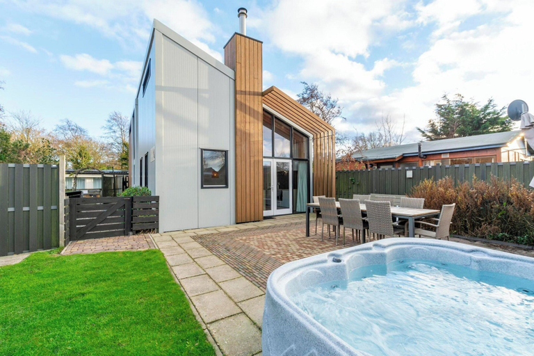 Sport & Beauty 5, Villa Near Sint Maartenszee Beach With Jacuzzi, Zijpe