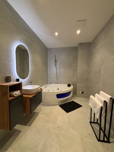 Others 3, Schwentine Apartments mit privatem Whirlpool in Kiel, Kiel