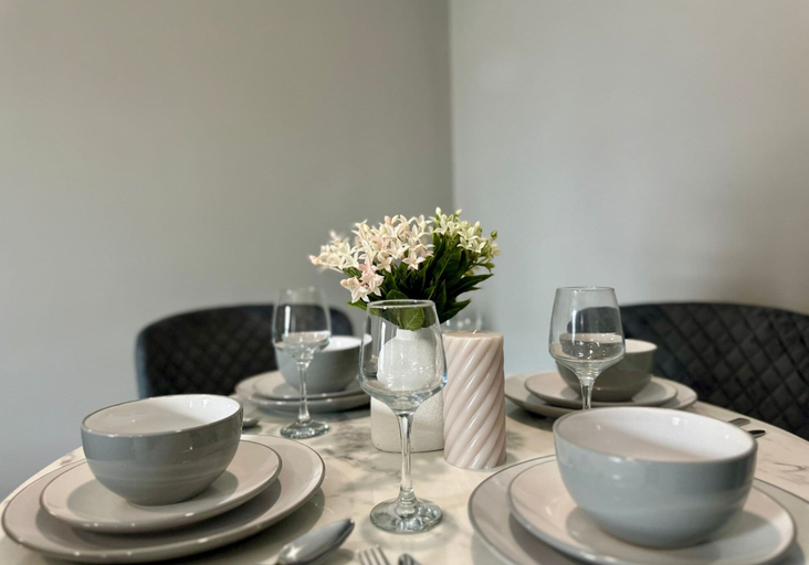 Food & Drinks 4, City Centre Albert Dock & Arena Apts, Sefton