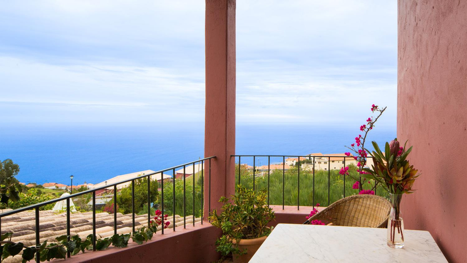 Others 2, Atrio, Calheta