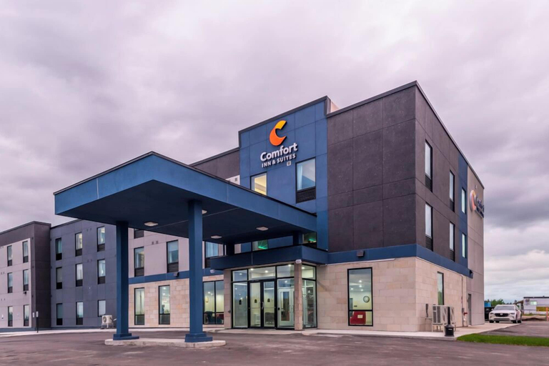 Exterior & Views 2, Comfort Inn & Suites, Cochrane