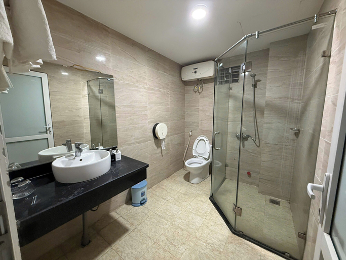 Bathroom 4, New Amely Hotel, Từ Liêm