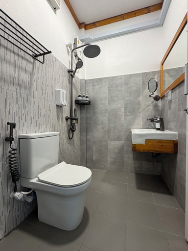 Bathroom 3, Navaya Dhiffushi, Kaafu Atoll