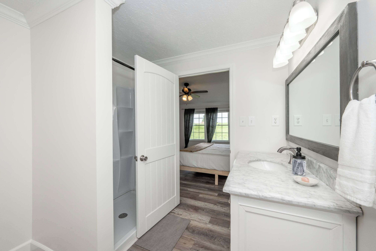 Bathroom 4, Stillwater Hollow - For 8!, Grant