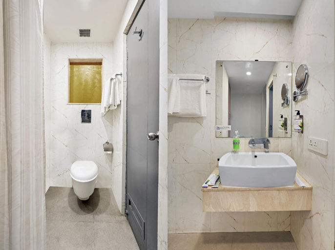 Bathroom 4, Treebo Jagadish Hotel, Jayanagar, Bangalore
