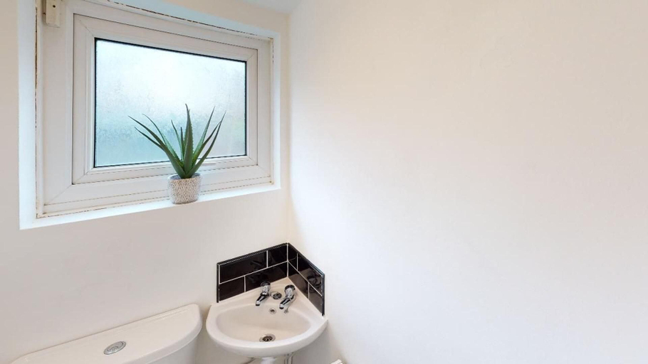 Bathroom 5, Cosy Home in Sunderland, Sunderland