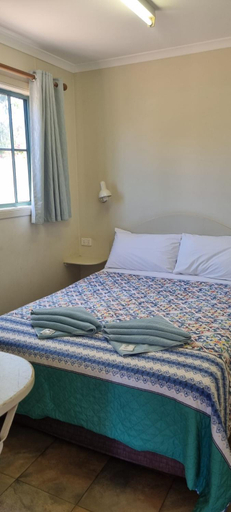 Bedroom 3, Blackall Caravan Park, Blackall
