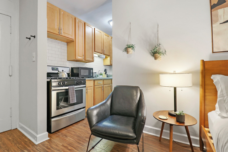 Others 4, Trendy Studio Apt - Kenwood rep, Cook