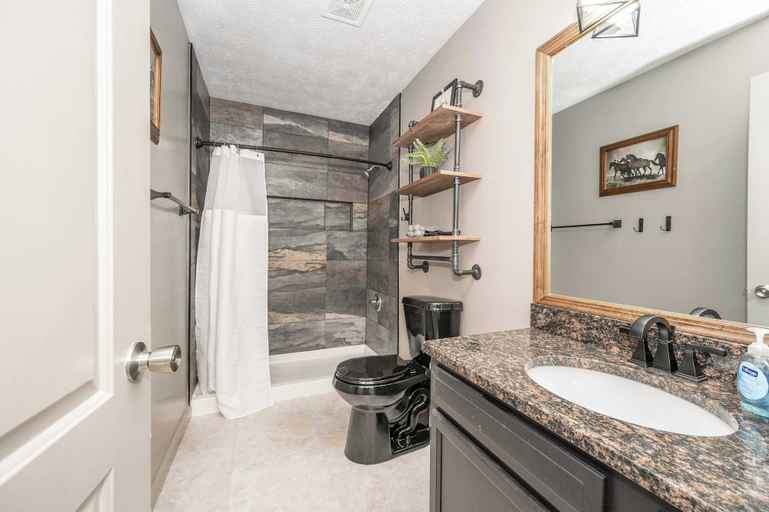 Bathroom 4, Ark Encounter 5 Min, Modern 2BR Queen, Sleeps 4, Grant