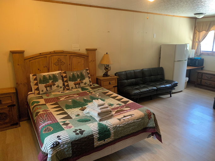 Bedroom 3, Benzonia Rustic Resort, Benzie