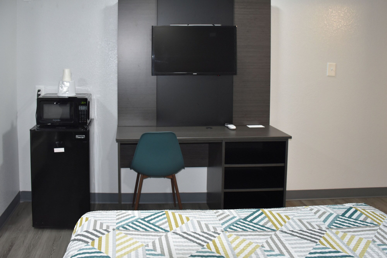 Bedroom 5, Motel 6 Idabel, Ok, McCurtain