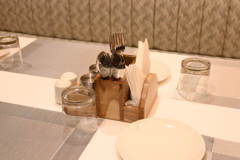 Food & Drinks 3, Amara Super Deluxe Dormitory, Varanasi