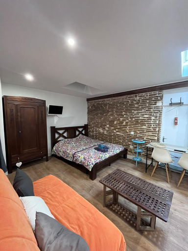 Bedroom 2, Le Cours Foucault - 5 appartements - 12 couchages, Tarn-et-Garonne