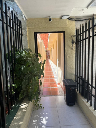Hallway 2, Our House, Santa Marta (Dist. Esp.)