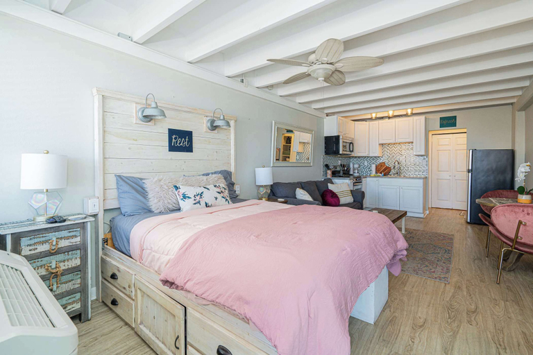 Bedroom 1, Coral Cove Beachfront Condo for 3 w/ Onsite Pool, Bay