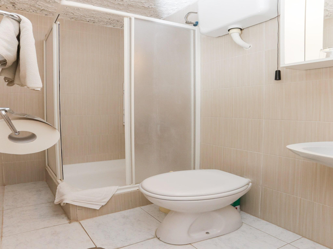 Bathroom 3, Lapad View Apartments - Duplex Economy Two Bedroom Apartment with Terrace, Dubrovnik