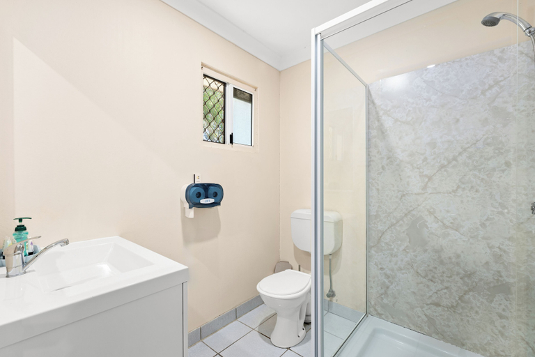 Bathroom 3, Alexander Motel, Warwick - Central